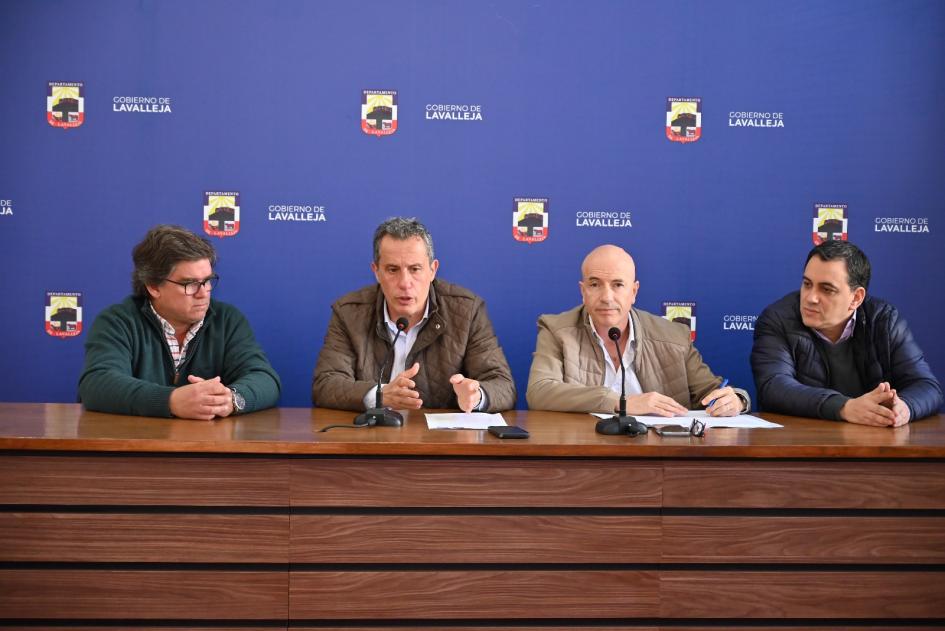 Firma de Convenio entre la Senade y Gobierno de Lavalleja Firma de Convenio entre la Senade y Gobierno de Lavalleja