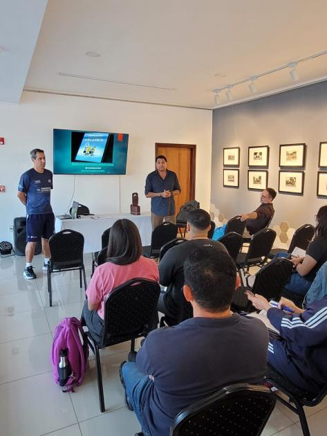 El Lincenciado Brasileño Duarte en plena exposición El Lincenciado Brasileño Duarte en plena exposición