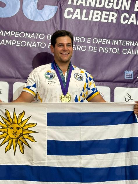 Enrique Larrañaga Campeón de Tiro Enrique Larrañaga Campeón de Tiro