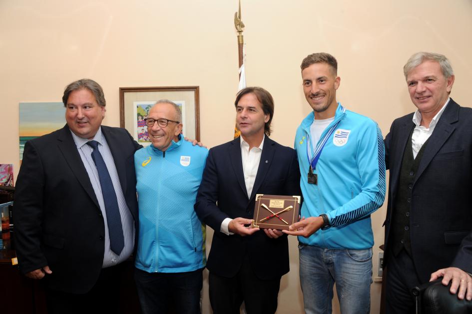 Lacalle Pou mantuvo encuentro con el remero uruguayo Felipe Klüver