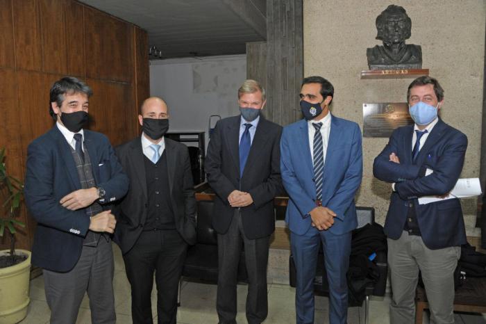 Autoridades de la Secretaría Nacional del Deporte, Ministerio de Salud Pública y Asociación Uruguaya de Fútbol previo a la reunión Autoridades de la Secretaría Nacional del Deporte, Ministerio de Salud Pública y Asociación Uruguaya de Fútbol previo a la reunión