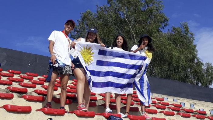 Hinchada en la tribuna