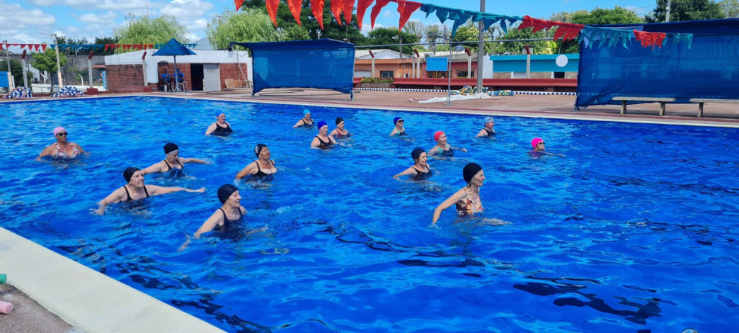 Clase de piscina del programa Verano +Activo