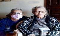 María Aidé junto a su asistida Indamira, una mujer de 97 años María Aidé junto a su asistida Indamira, una mujer de 97 años