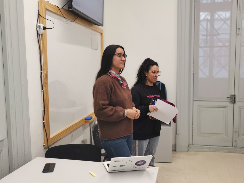 Jornada de bienvenida a 42 FAAE Técnicas de la Secretaría Nacional de Cuidados exponiendo