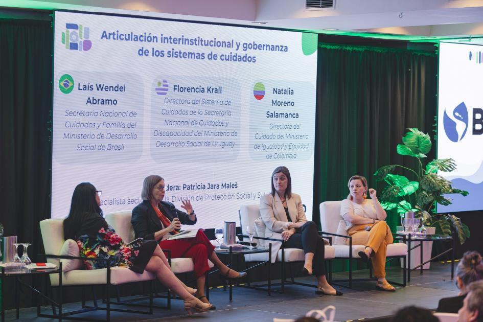 BID Seminario Internacional Sistema de Cuidados Florencia Krall en panel