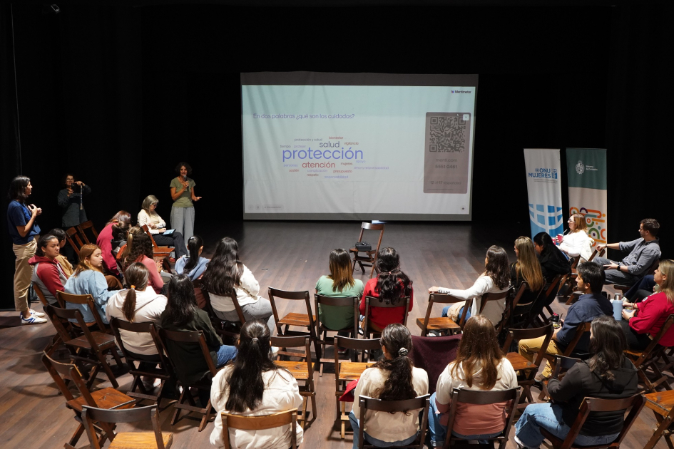 Actividad en el marco de los Diálogos con público y actores locales