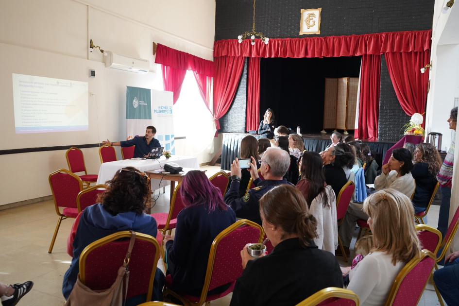 Actividad en el marco de los Diálogos con público y actores locales