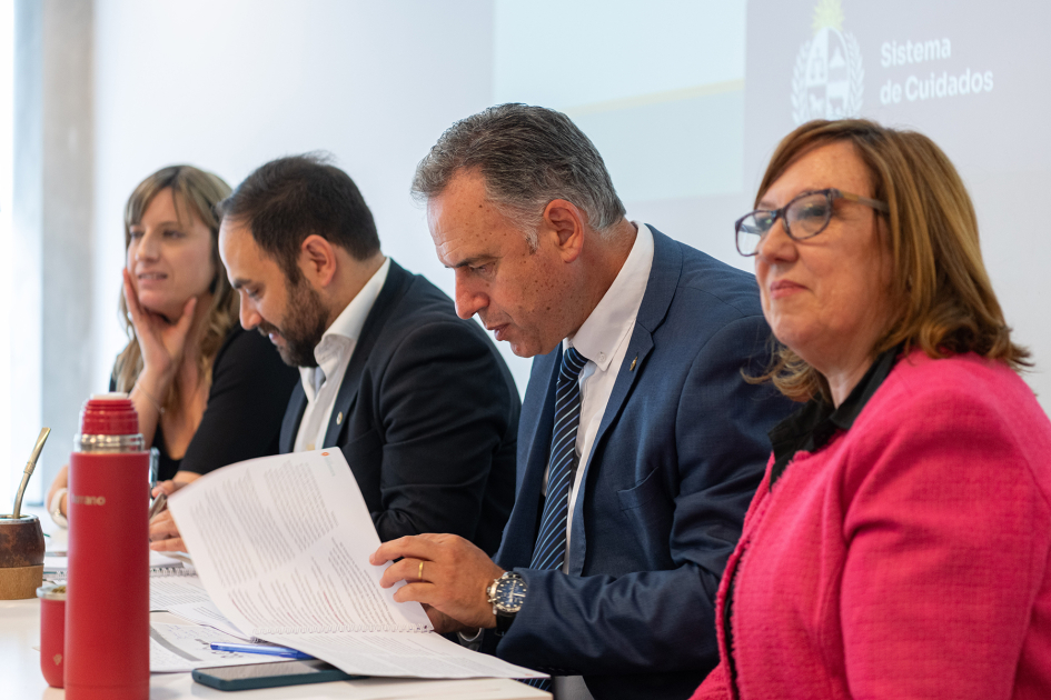 Presentación del Plan Nacional de Cuidados 2026-2030 Entrega del Plan Nacional de Cuidados 2026-2030 al Presidente de la República