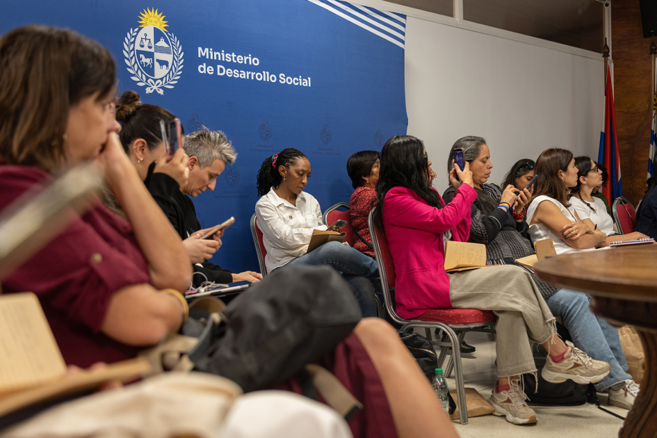 Delegaciones extranjeras en presentación del SNIC en el Mides