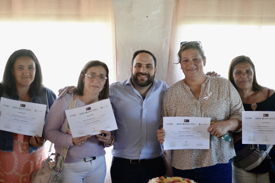 Reapertura del Centro de Día de Tranqueras y entrega de certificados Reapertura del Centro de Día de Tranqueras y entrega de certificados
