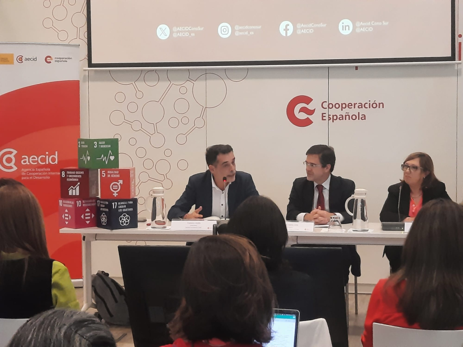 Encuentro sobre cuidados organizado por AECID Mesa de apertura