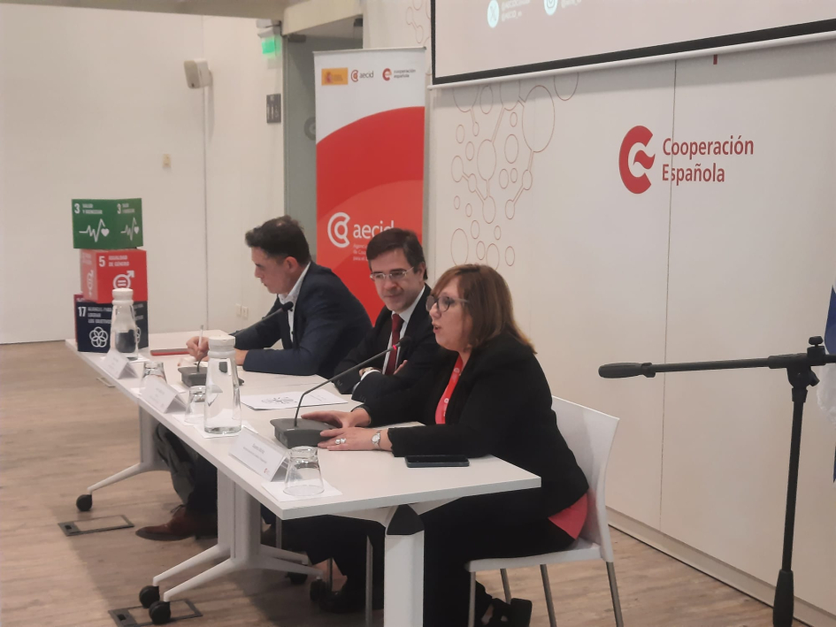 Encuentro sobre cuidados organizado por AECID Mesa de apertura