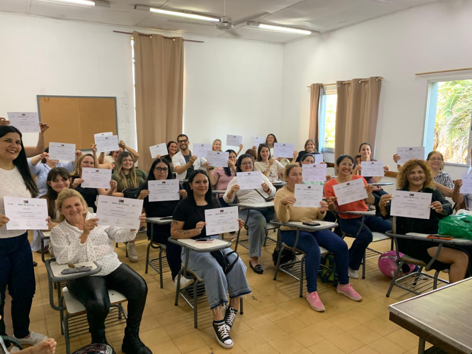 Ceremonia de entrega de certificados en Artigas