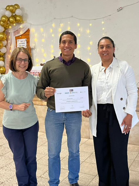 Ceremonia de entrega de certificados en Santa Clara de Olimar