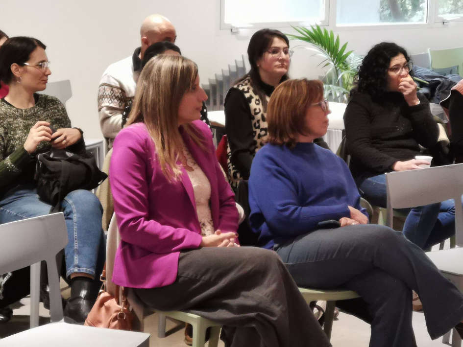 Susana Muñiz directora de la Secretaría de Cuidados, Valentina Perrotta, adjunta a dirección