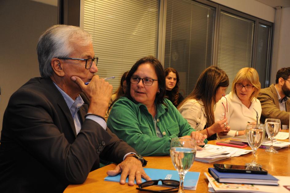 Ministro de Trabajo, ministra de Salud y presidenta de INAU en la reunión Ministro de Trabajo, presidenta de INAU y ministra de Salud en la reunión