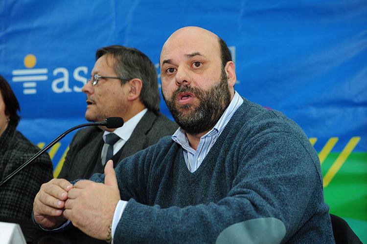 El secretario nacional de Cuidados, Julio Bango, durante su intervención en la firma del convenio con ASSE El secretario nacional de Cuidados, Julio Bango, durante su intervención en la firma del convenio con ASSE
