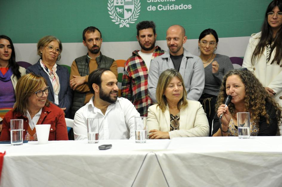 Recorrida de autoridades del ministerio por Centro de Cuidados en Las Piedras, Canelones Recorrida de autoridades del ministerio por Centro de Cuidados en Las Piedras, Canelones