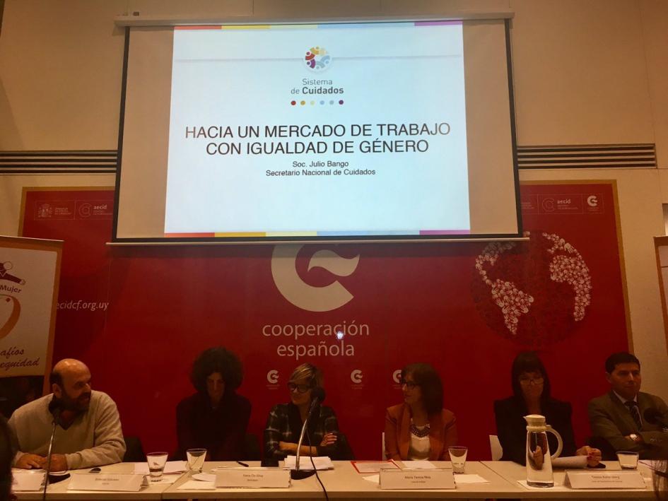 Panel que abordó la discriminación de las mujeres en el mercado laboral