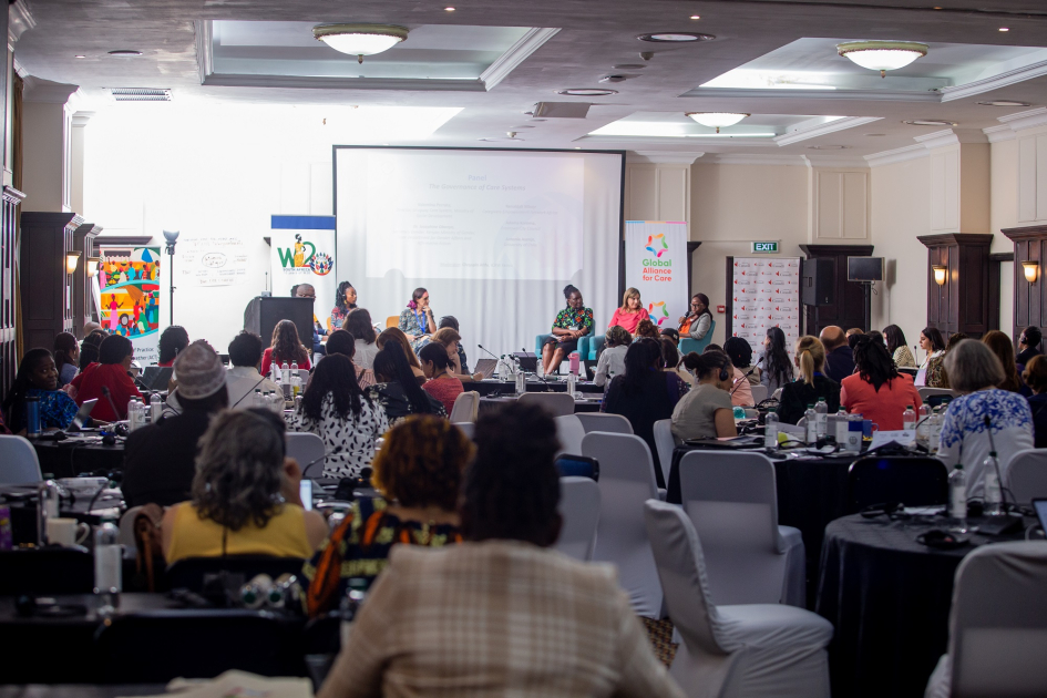 Uruguay presente en Cumbre del W20 en Sudáfrica Público, panel de expositoras y directora de Cuidados, Valentina Perrotta