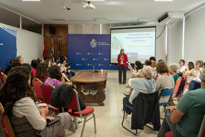 Delegaciones extranjeras en presentación del SNIC en el Mides