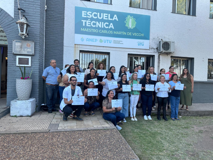 Ceremonia de entrega de certificados en Artigas Ceremonia de entrega de certificados en Artigas