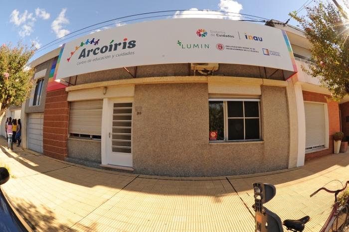 Fachada del Centro entre Sindicatos y empresas Arcoiris en Tacuarembó. Empresa Lumin y la Organización Sindical de Trabajadores de la Madera (OSTM).