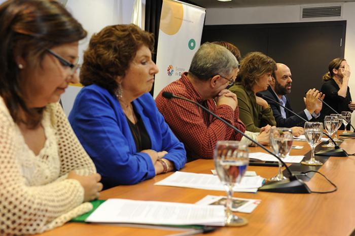 Representantes de organizaciones que integran el Comité Consultivo durante una conferencia de prensa