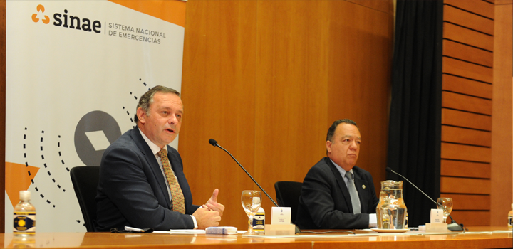 El Secretario de la Presidencia Alvaro Delgado y el Director Nacional del Sinae Sergio Rico en la apertura de la Semana de la Reducción de Riesgos 2020