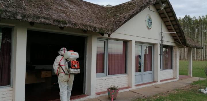 Tareas de desinfección preventiva en escuelas rurales de Soriano