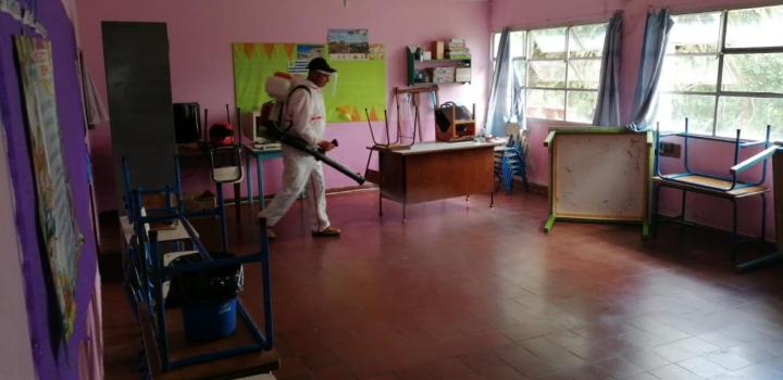 Tareas de desinfección preventiva en escuelas rurales de Soriano
