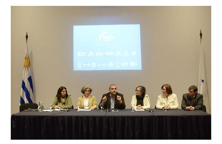 Panel de autoridades durante la celebración