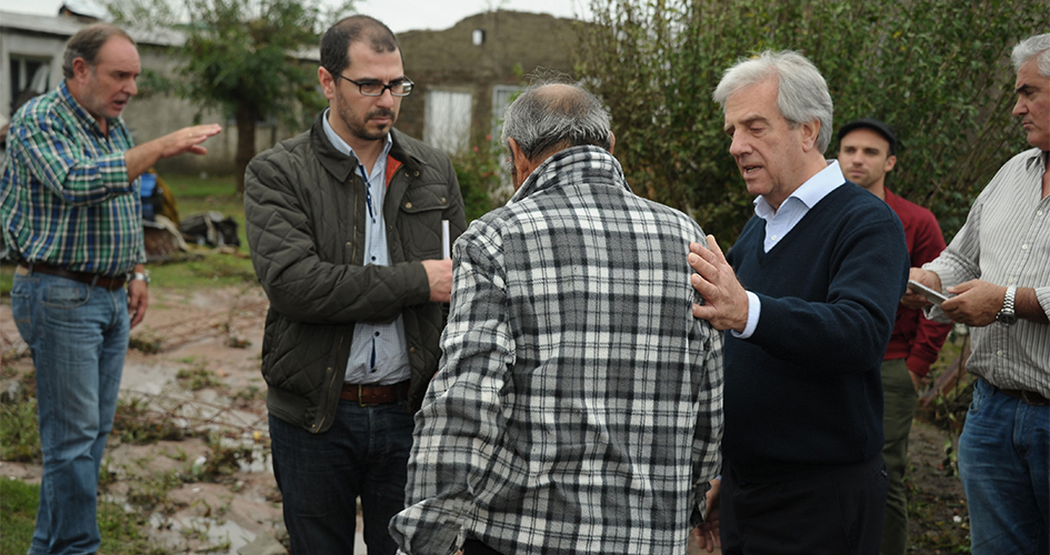 Fuente: Presidencia - Tornado en la ciudad de Dolores 15 de abril de 2016 Tornado en la ciudad de Dolores 15 de abril de 2016