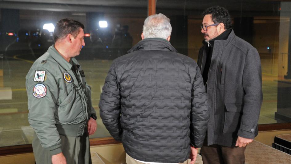 Presidencia: autoridades durante la instalación del Centro de Evacuados en el ex Aeropuerto