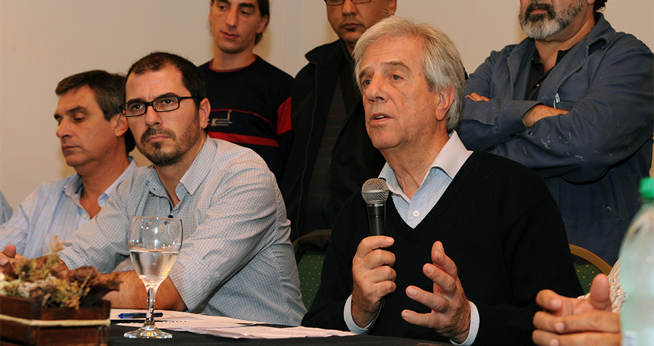 Fuente: Presidencia - Tornado en la ciudad de Dolores 15 de abril de 2016 Tornado en la ciudad de Dolores 15 de abril de 2016