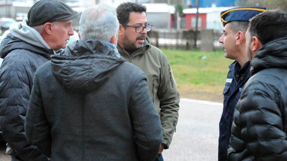 Presidencia: autoridades durante recorrida realizada a los centros de evacuados