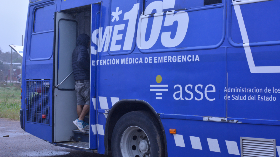 Persona ingresando al policlínico móvil de Asse para recibir asistencia médica. Persona ingresando al policlínico móvil de Asse para recibir asistencia médica.