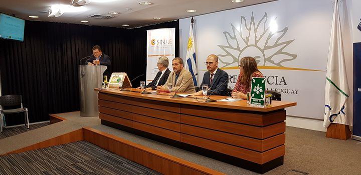 Autoridades presentando el cierre del proyecto