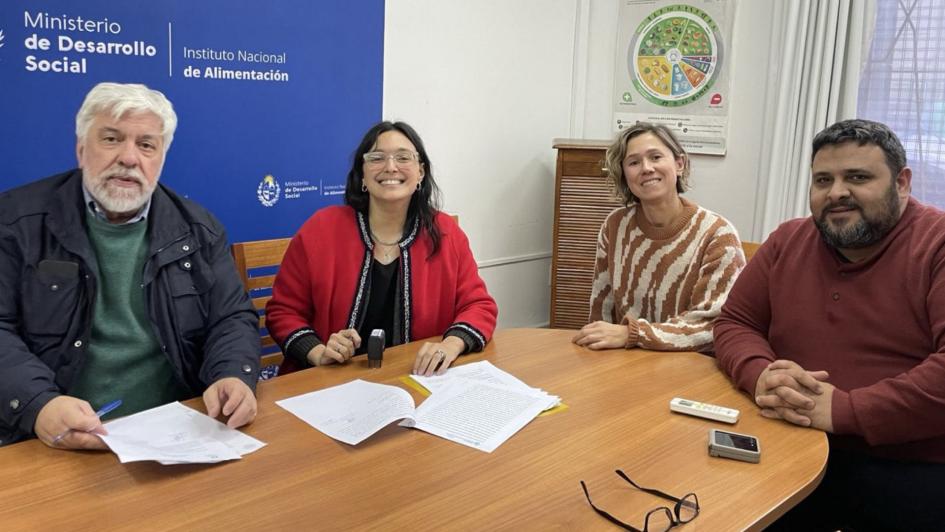 MIDES: firma de convenio marco entre INDA y UNTMRA