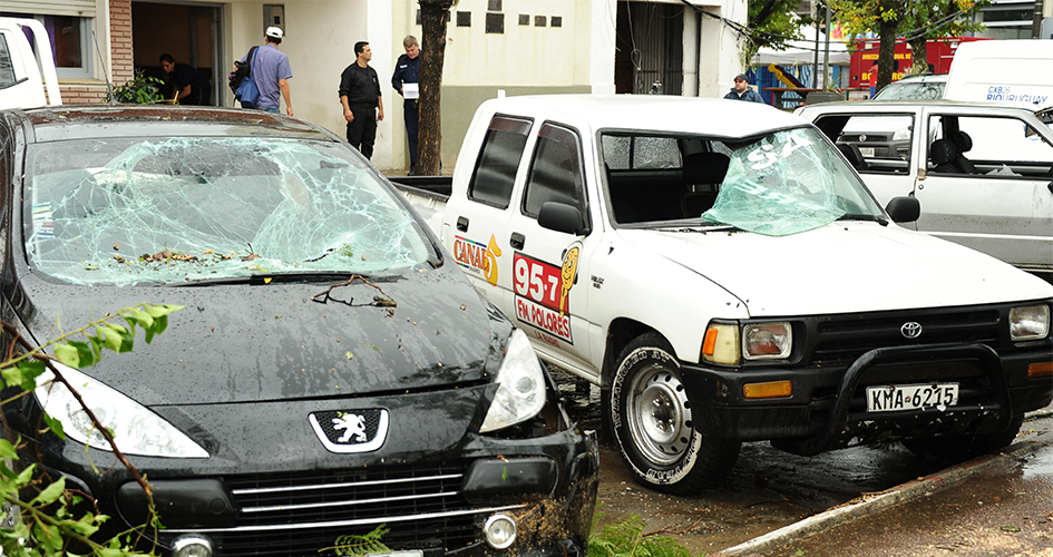 Fuente: Presidencia - Tornado en la ciudad de Dolores 15 de abril de 2016 Tornado en la ciudad de Dolores 15 de abril de 2016