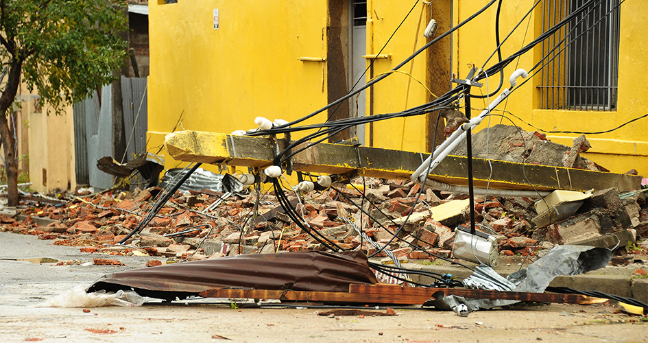Fuente: Presidencia - Tornado en la ciudad de Dolores 15 de abril de 2016 Tornado en la ciudad de Dolores 15 de abril de 2016