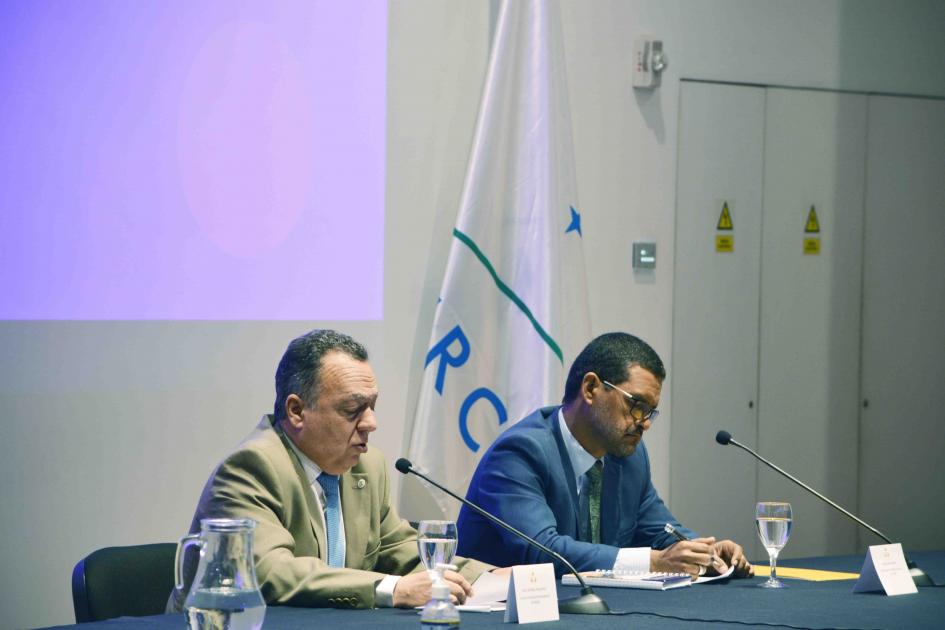 Sergio Rico y Raúl Salazar en un pasaje del evento Sergio Rico y Raúl Salazar en un pasaje del evento