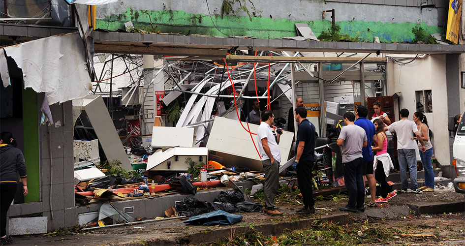 Fuente: Presidencia - Tornado en la ciudad de Dolores 15 de abril de 2016 Tornado en la ciudad de Dolores 15 de abril de 2016
