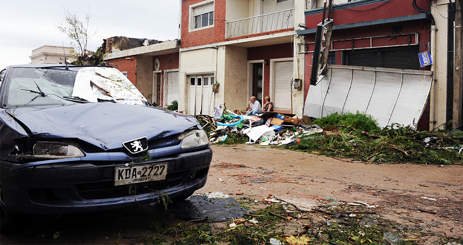 Fuente: Presidencia - Tornado en la ciudad de Dolores 15 de abril de 2016 Tornado en la ciudad de Dolores 15 de abril de 2016