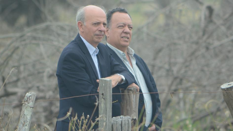 Ministro de Defensa Javier García y Director Nacional de Emergencias Sergio Rico imagen descriptiva