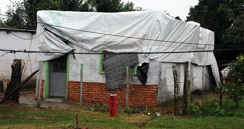 Fuente: Presidencia - Tornado en la ciudad de Dolores 15 de abril de 2016 Tornado en la ciudad de Dolores 15 de abril de 2016