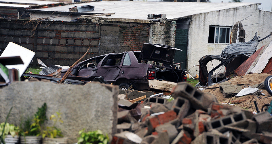 Fuente: Presidencia - Tornado en la ciudad de Dolores 15 de abril de 2016 Tornado en la ciudad de Dolores 15 de abril de 2016
