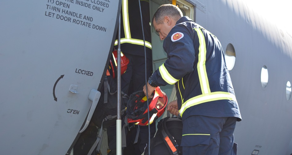 Salida de misión de apoyo de bomberos ante incendios en Chile
