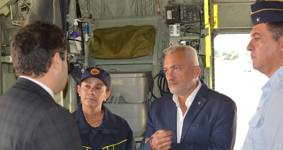 Salida de misión de apoyo de bomberos ante incendios en Chile